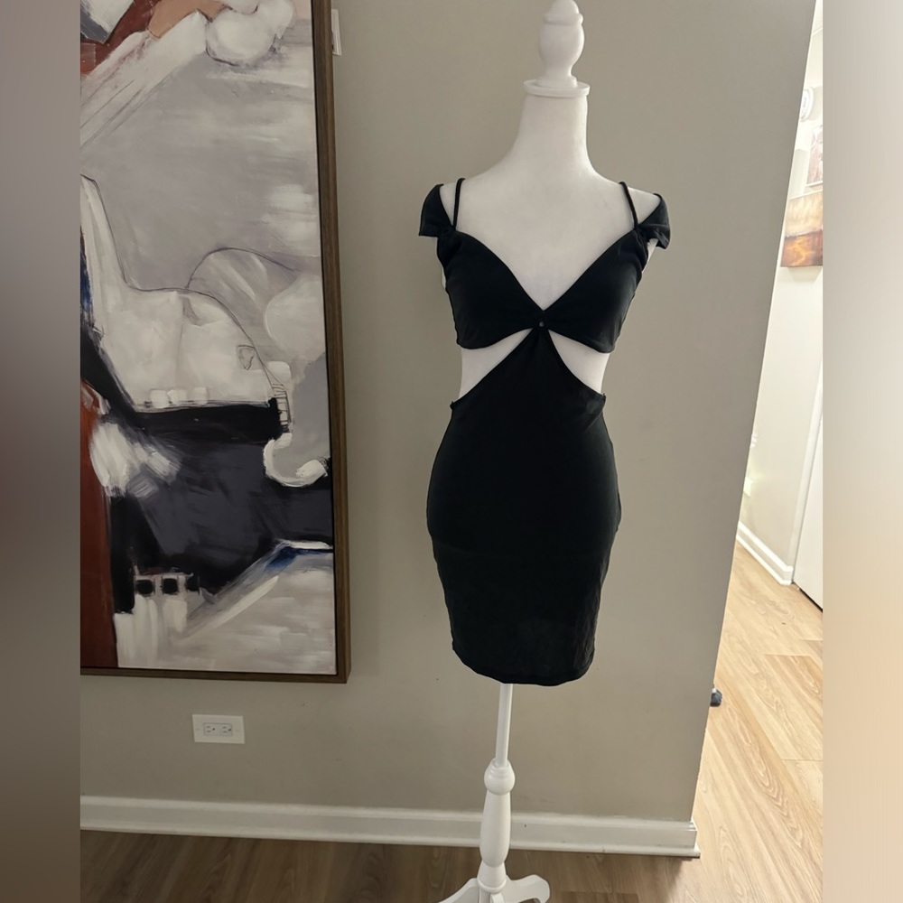 Cutout o-ring bodycon mini dress